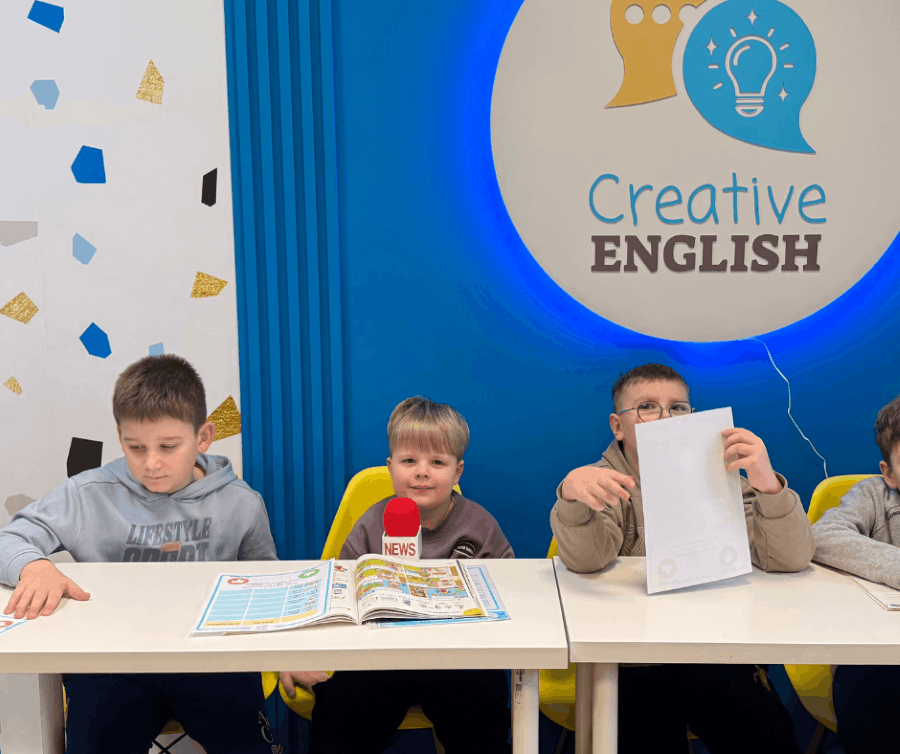 Uczniowie Creative English z Torunia prowadzący dialogi po angielsku
